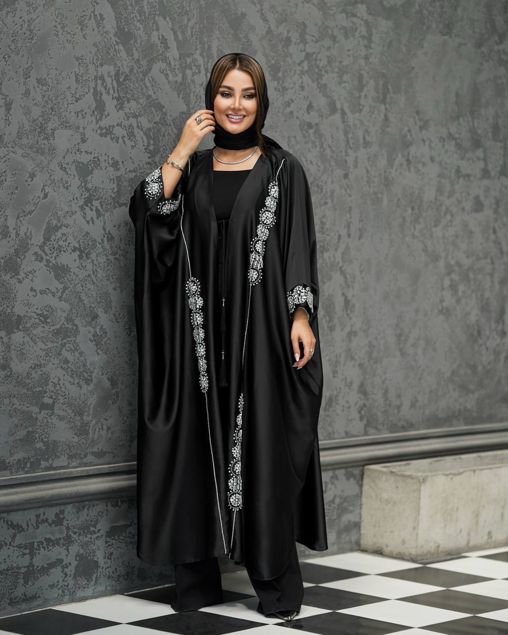 عبا اماراتی مدل صدف/ ساتن زارا ترک / جواهردوزی شده /سایز 40 تا 60 کیفیت تضمینی