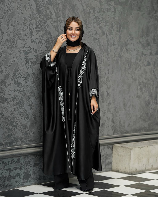 عبا اماراتی مدل صدف/ ساتن زارا ترک / جواهردوزی شده /سایز 40 تا 60 کیفیت تضمینی