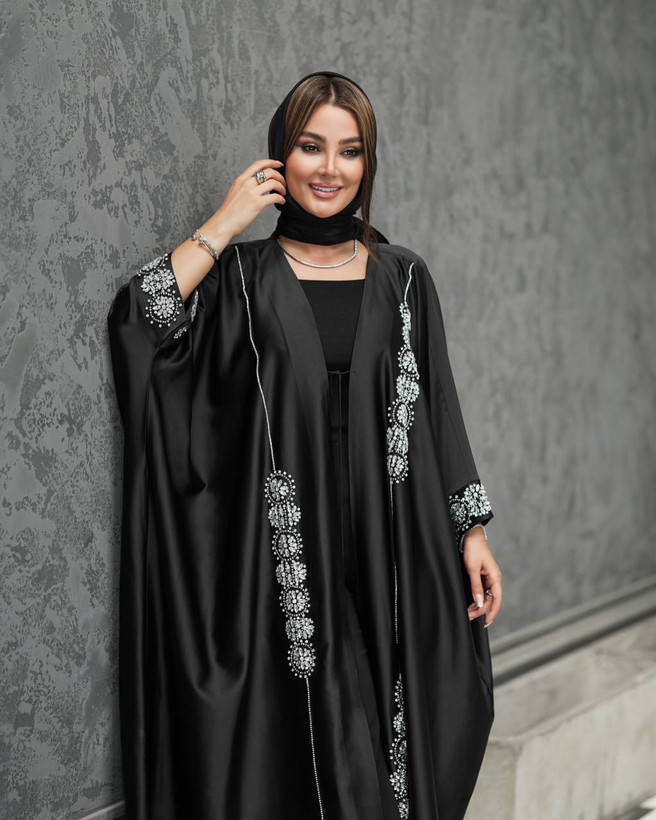 عبا اماراتی مدل صدف/ ساتن زارا ترک / جواهردوزی شده /سایز 40 تا 60 کیفیت تضمینی