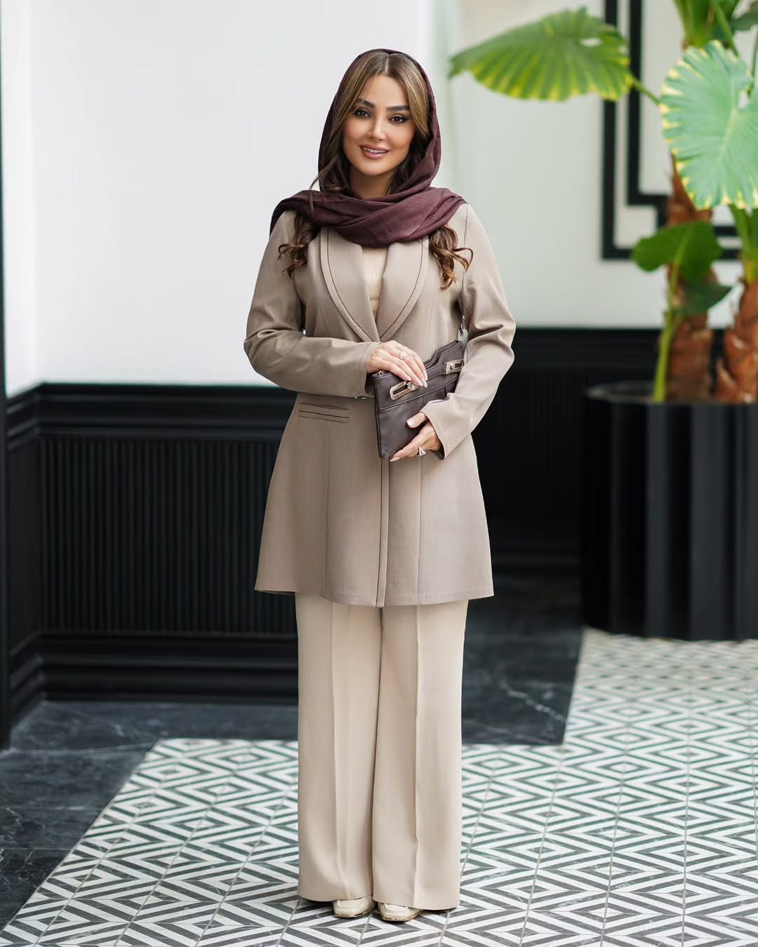 مانتو مدل آناهیتا / پارچه بزیاق گرم بالا  /مدل یقه ارشال دمسه دوزی /مناسب ۴۰ تا ۵۰ کیفیت تضمینی